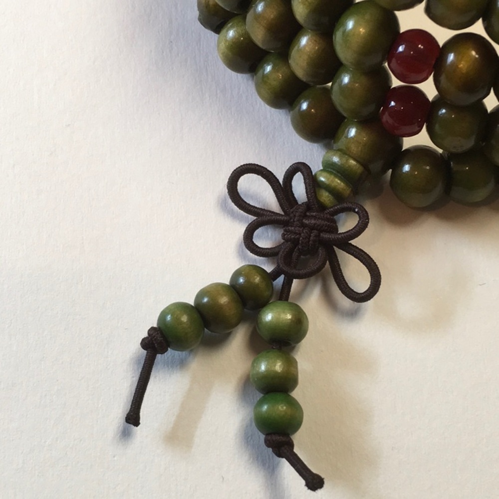 108 Sandalwood Mala Beads bracelet - Picture 2 of 7